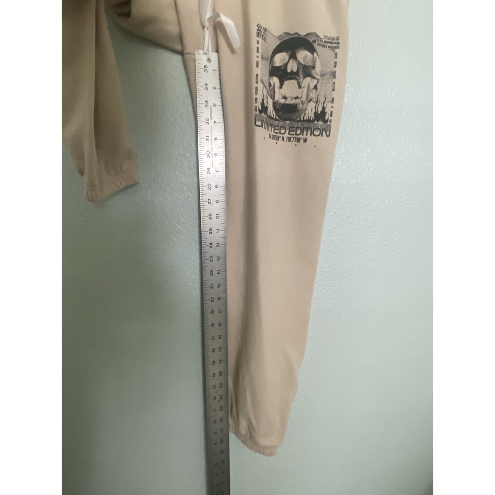 Boohoo Man Skull Sweatpant Medium Tan Regular Fit Chicago Varsity Jogger Rare - Picture 11 of 16